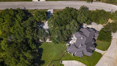 Welcome home to 100 Manders Court in beautiful Runaway Bay, just - photo 32