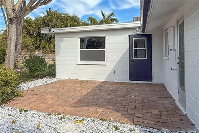 This stunning completely renovated 2-bedroom, 2-bathroom home - photo 7