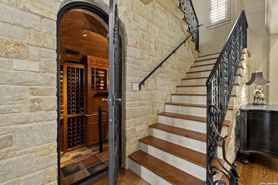 House has 6 bedrooms. This includes an attached guest casita - photo 24