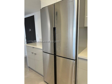 BEAUTIFUL MODERN 2 BEDROOM DIRECTLY ON COUNTRY CLUB CIRCLE - photo 7