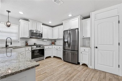 Check out the comfort and convenience in this spacious 4-bedroom - photo 13