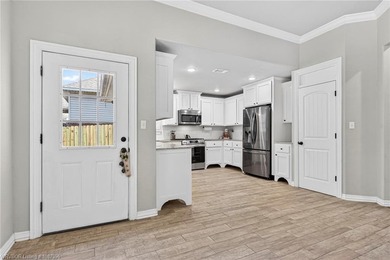 Check out the comfort and convenience in this spacious 4-bedroom - photo 14