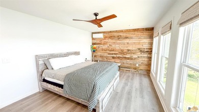 Experience luxury lake living at its finest in this stunning - photo 19