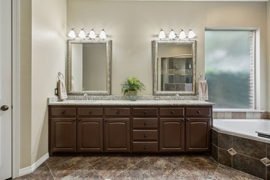 Nestled on a quiet cul-de-sac in the highly sought-after golf - photo 22