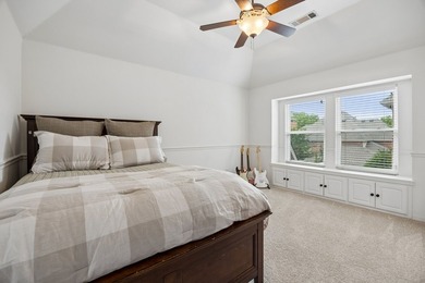 Nestled on a quiet cul-de-sac in the highly sought-after golf - photo 27