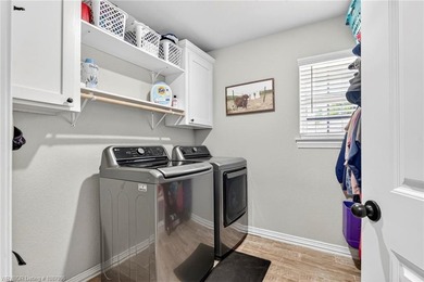 Check out the comfort and convenience in this spacious 4-bedroom - photo 32