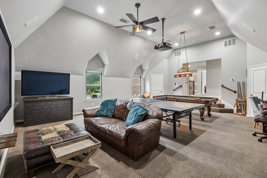 Nestled on a quiet cul-de-sac in the highly sought-after golf - photo 32