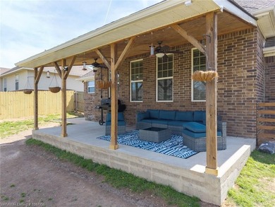 Check out the comfort and convenience in this spacious 4-bedroom - photo 33