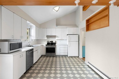 Welcome to this charming ranch-style home in Springs, East - photo 4