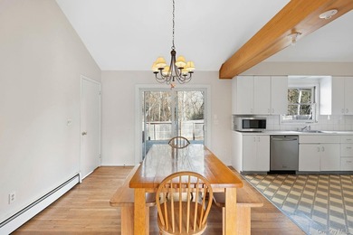 Welcome to this charming ranch-style home in Springs, East - photo 5