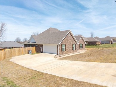Check out the comfort and convenience in this spacious 4-bedroom - photo 37