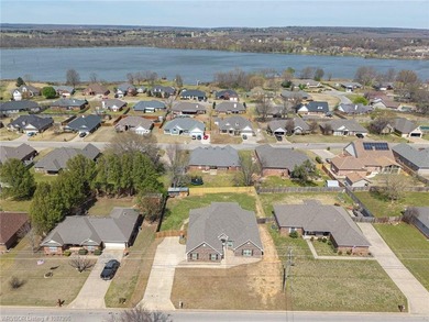 Check out the comfort and convenience in this spacious 4-bedroom - photo 41
