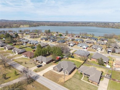 Check out the comfort and convenience in this spacious 4-bedroom - photo 42