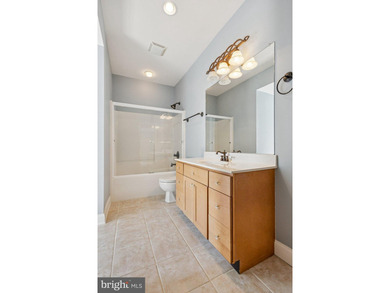 Welcome to a private estate that perfectly blends comfort - photo 42