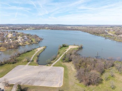 Check out the comfort and convenience in this spacious 4-bedroom - photo 45