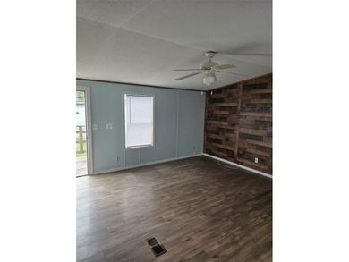 Well-maintained 2 bedroom, 2 bathroom mobile home built in 1998 - photo 3