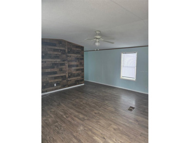 Well-maintained 2 bedroom, 2 bathroom mobile home built in 1998 - photo 4