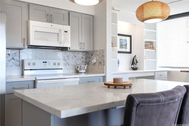 Enjoy island living in this beautifully updated 2-bedroom - photo 17