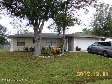 Adorable well maintained concrete block home, screened back - photo 1