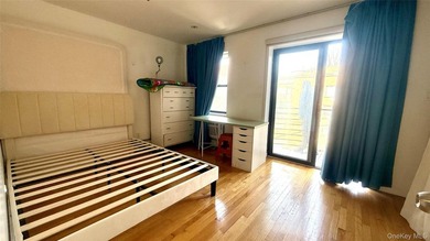 Spacious high-floor condo offering over 900 square feet of - photo 6