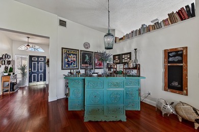 Beautifully maintained 1 story Mediterranean style home - photo 11