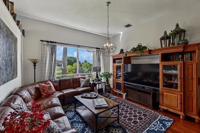 Beautifully maintained 1 story Mediterranean style home - photo 14