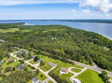 Welcome to this spacious 3 bedroom home in Charlevoix set on 4.2 - photo 7