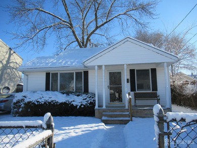 Majors Pond Home Active Under Contract in Sayreville New Jersey