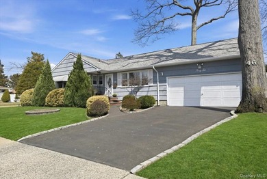 Buyers wait anxiously for a 2 car oversized garage, with access - photo 2