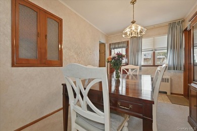 Buyers wait anxiously for a 2 car oversized garage, with access - photo 6