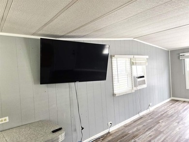 Welcome to this charming 2-bedroom, 1-bath home, ideally located - photo 7