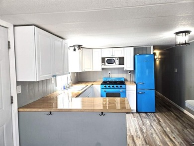Welcome to this charming 2-bedroom, 1-bath home, ideally located - photo 8