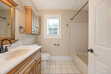 Welcome to this beautifully renovated colonial 4 Bedrooms, 4 - photo 12