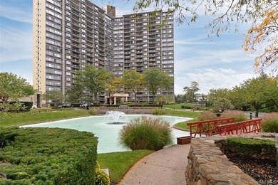 Fabulous Bay Club Gated Community. 24 hour security. Doorman & - photo 1