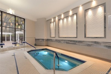 Fabulous Bay Club Gated Community. 24 hour security. Doorman & - photo 5