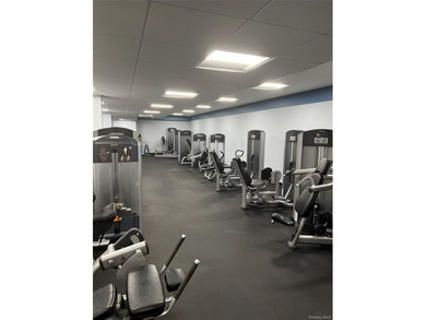 Fabulous Bay Club Gated Community. 24 hour security. Doorman & - photo 8