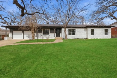 (private lake, pond, coastal) Home For Sale in Fort Worth Texas