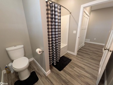 Built in 2021 by local builder Snow Construction, this - photo 12
