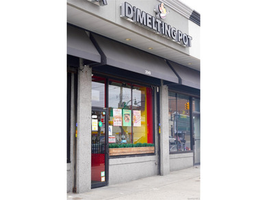 D'Melting Pot is a fully equipped, turnkey restaurant located in - photo 3