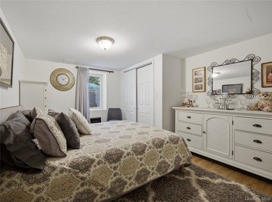 Welcome to this beautifully maintained Colonial-style home - photo 13