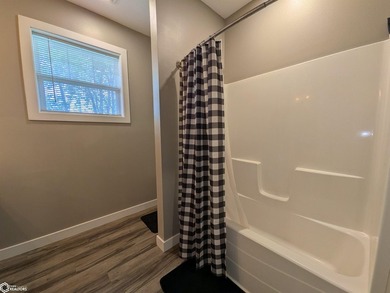 Built in 2021 by local builder Snow Construction, this - photo 14