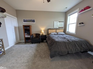 Built in 2021 by local builder Snow Construction, this - photo 18