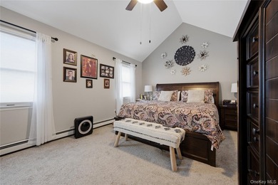 Welcome to this beautifully maintained Colonial-style home - photo 19