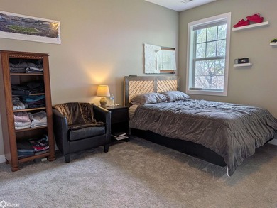 Built in 2021 by local builder Snow Construction, this - photo 19
