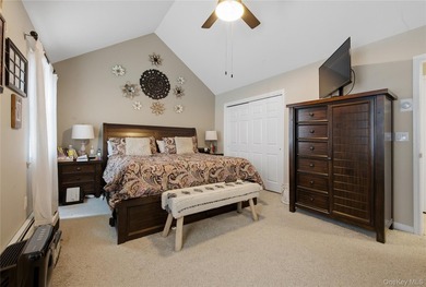 Welcome to this beautifully maintained Colonial-style home - photo 20