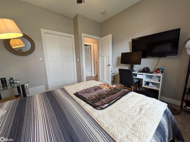 Built in 2021 by local builder Snow Construction, this - photo 21