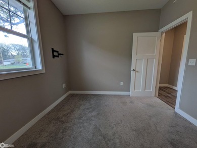 Built in 2021 by local builder Snow Construction, this - photo 22