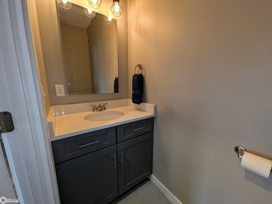 Built in 2021 by local builder Snow Construction, this - photo 24