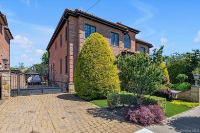 Located in the prestigious enclave of Malba, this extraordinary - photo 33