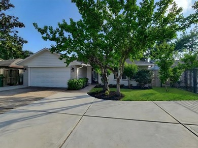 (private lake, pond, coastal) Home For Sale in Houston Texas